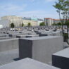 Ultrapravicový radikál z Alternativy pro Německo má před domem památník holocaustu
