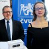 Izraelský ORCAM pomáhá českým studentům se zrakovým postižením